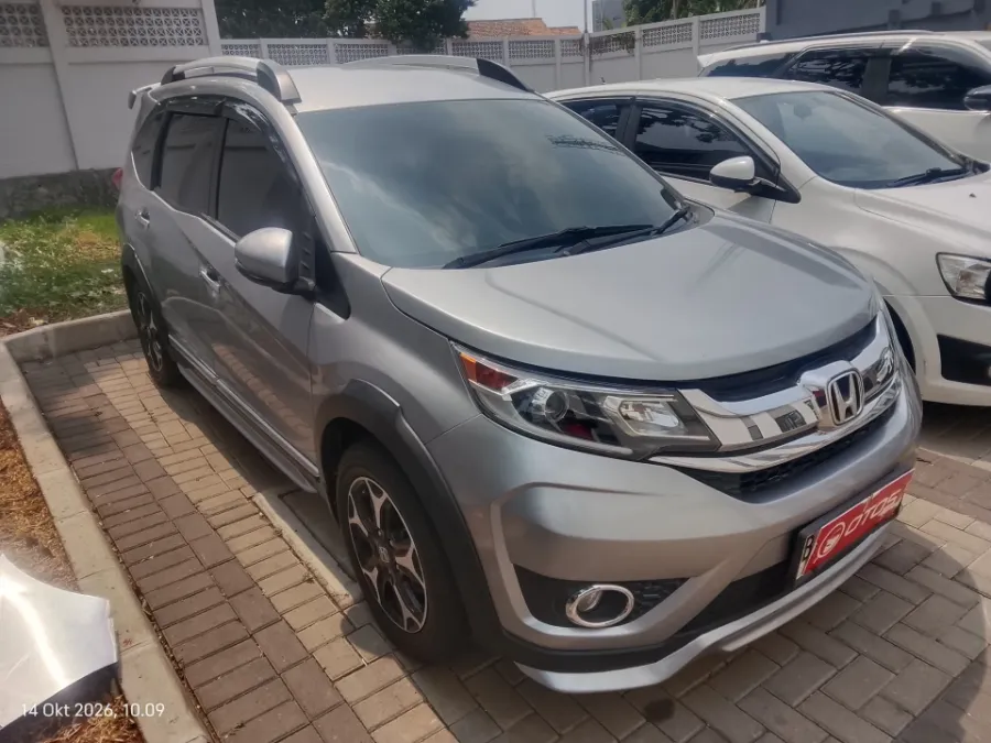 Foto Mobil Bekas Kanan Depan Honda BR-V 1.5 E Prestige tahun 2016