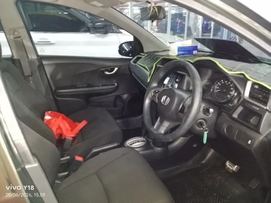 Foto Mobil Bekas Kabin Depan Honda BR-V 1.5 E Prestige tahun 2017