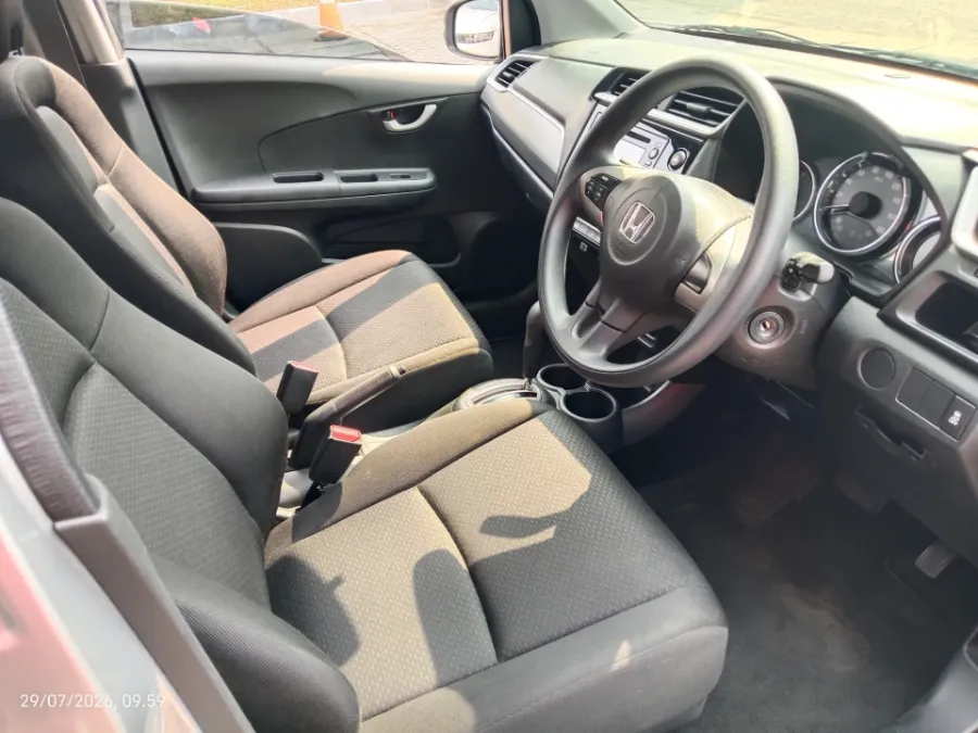 Foto Mobil Bekas Kabin Depan Honda BR-V 1.5 E Prestige tahun 2017