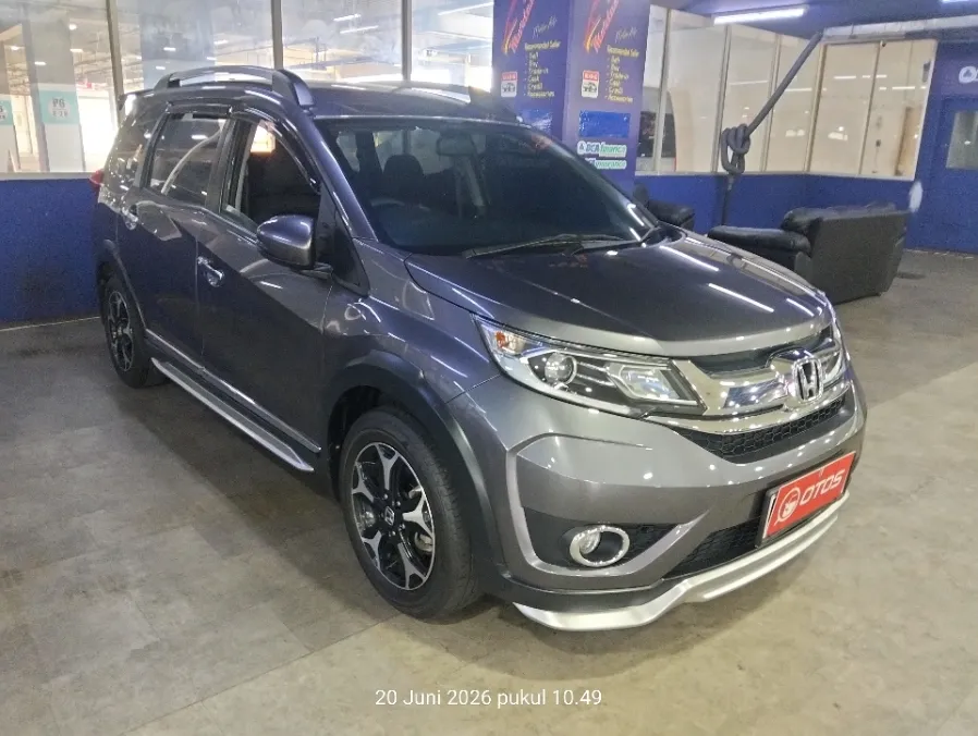 Foto Mobil Bekas Kanan Depan Honda BR-V 1.5 E Prestige tahun 2017