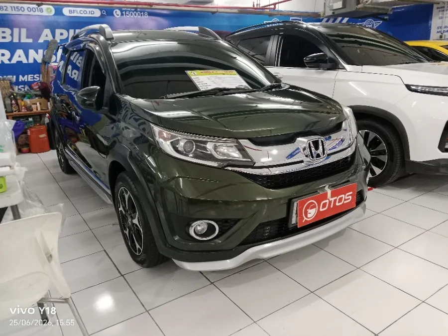 Foto Mobil Bekas Kanan Depan Honda BR-V 1.5 E Prestige tahun 2017