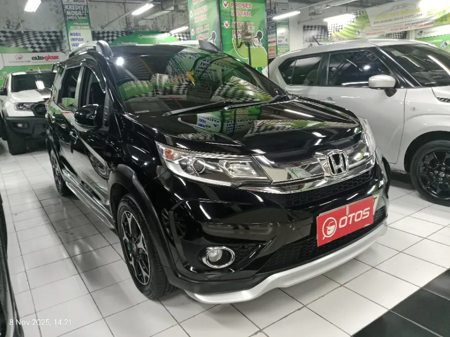 Foto Mobil Bekas Kanan Depan Honda BR-V 1.5 E Prestige tahun 2018