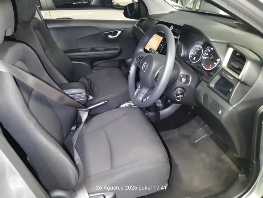Foto Mobil Bekas Kabin Depan Honda BR-V 1.5 E Prestige tahun 2019