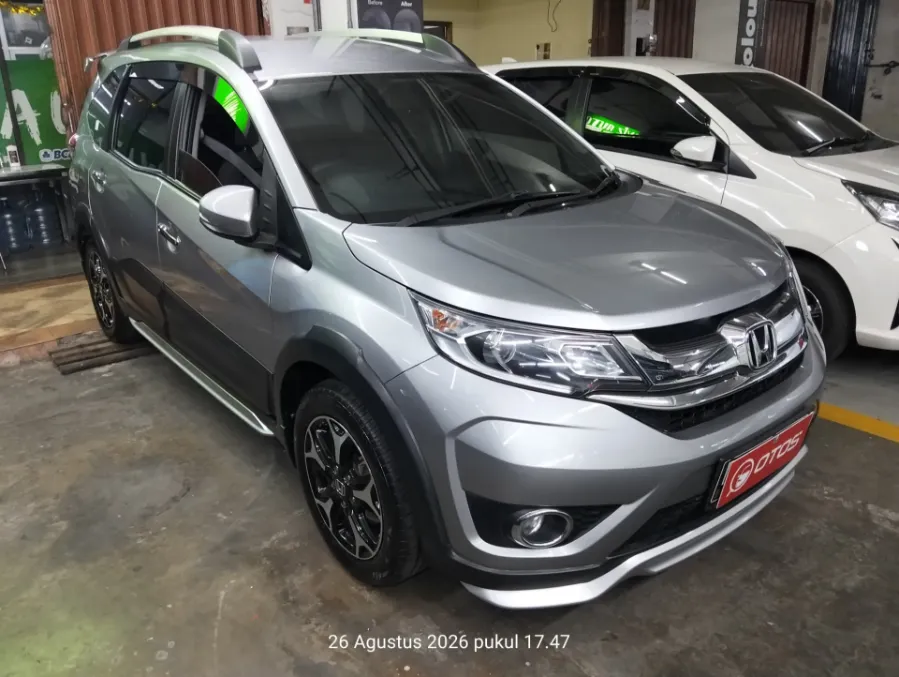 Foto Mobil Bekas Kanan Depan Honda BR-V 1.5 E Prestige tahun 2019