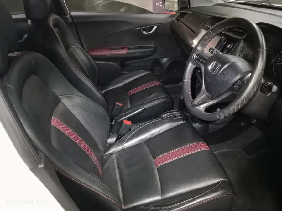 Foto Mobil Bekas Kabin Depan Honda BR-V 1.5 E Prestige tahun 2021