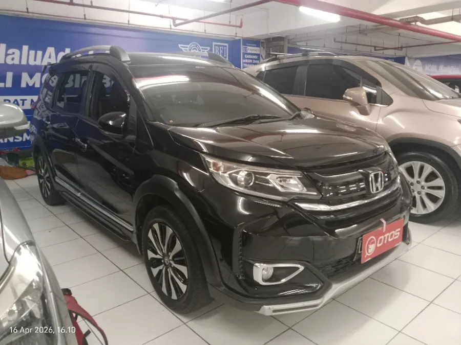 Foto Mobil Bekas Kanan Depan Honda BR-V 1.5 E Prestige tahun 2021