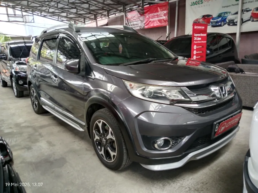 Foto Mobil Bekas Kanan Depan Honda BR-V 1.5 PRE tahun 2017