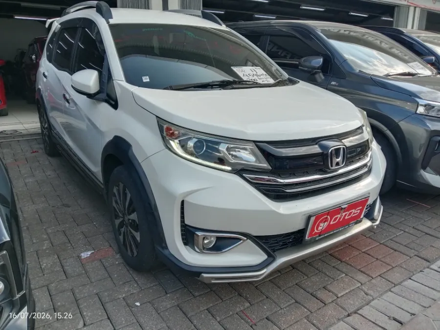 Foto Mobil Bekas Kanan Depan Honda BR-V 1.5 PRE tahun 2021
