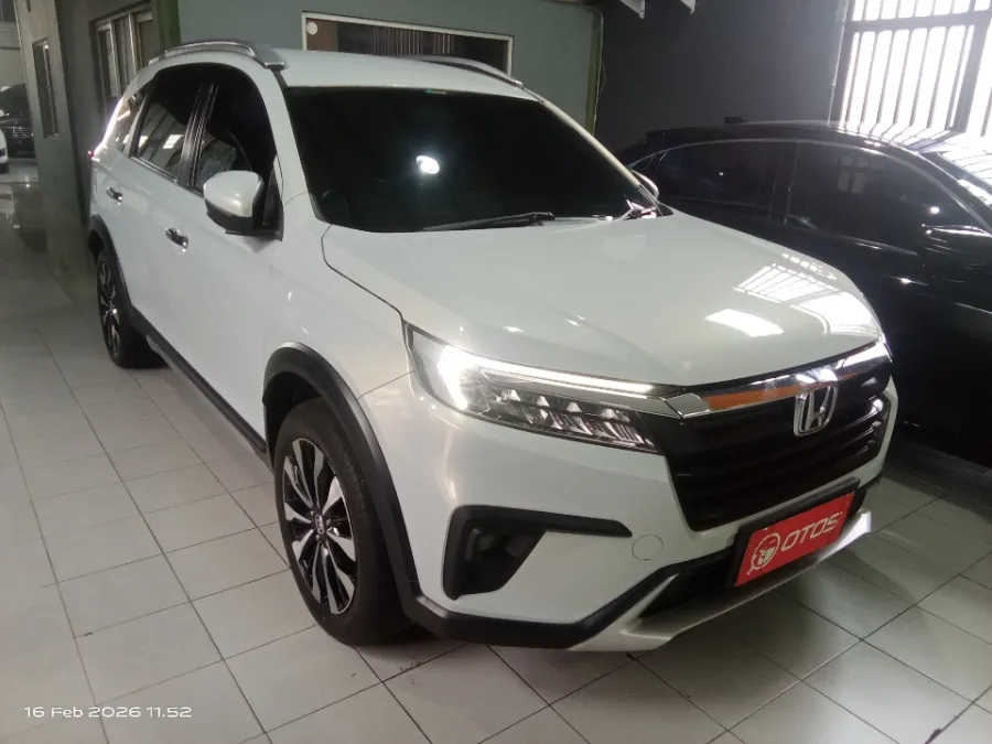Foto Mobil Bekas Kanan Depan Honda BR-V 1.5 PRE tahun 2022