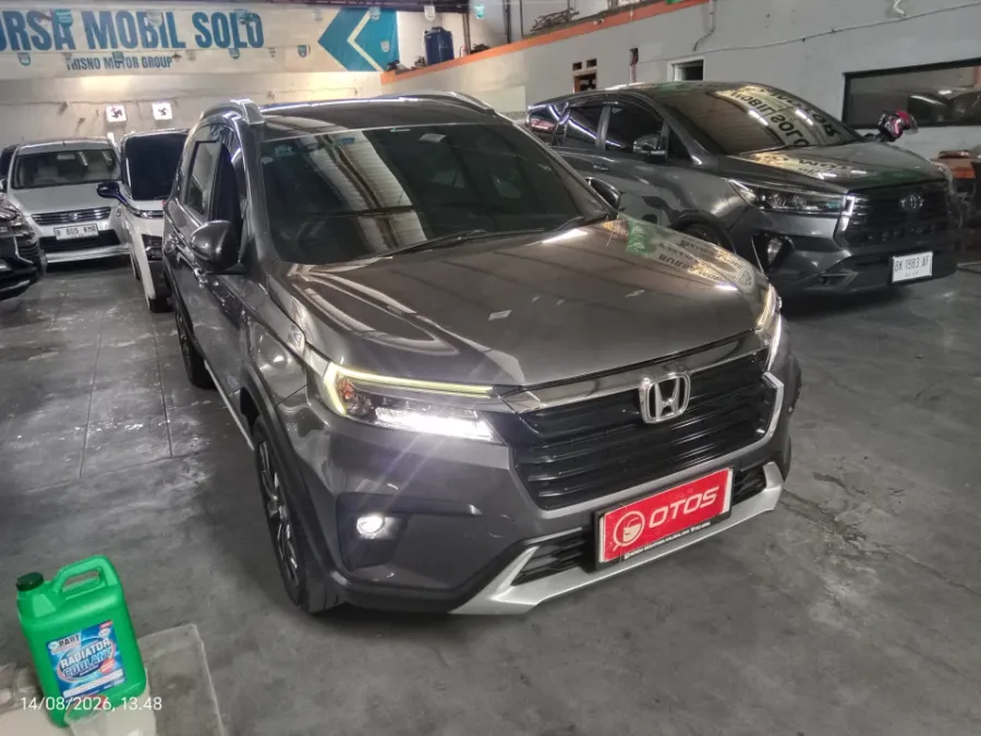 Foto Mobil Bekas Kanan Depan Honda BR-V 1.5 PRE tahun 2022