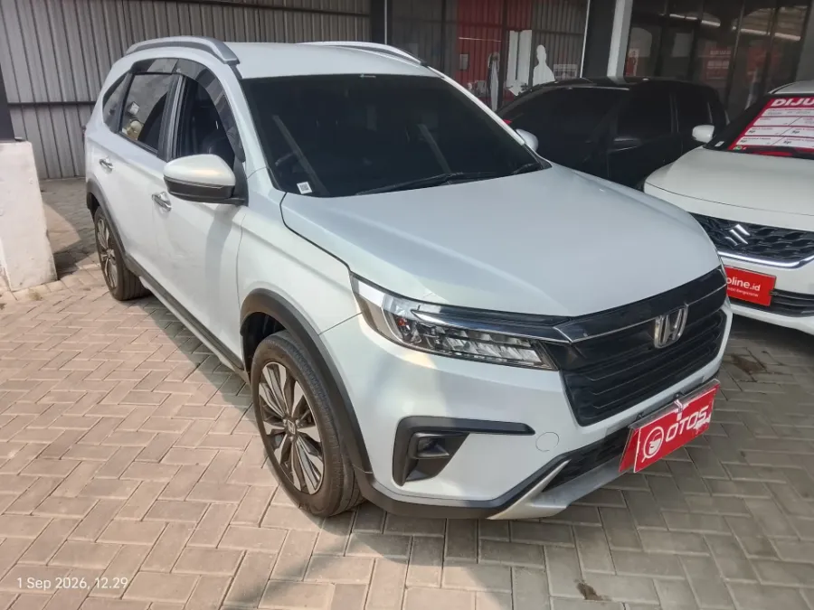 Foto Mobil Bekas Kanan Depan Honda BR-V 1.5 PRE tahun 2022