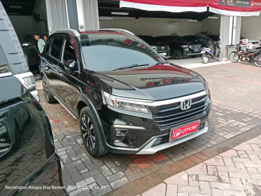 Foto Mobil Bekas Kanan Depan Honda BR-V 1.5 PRE tahun 2022