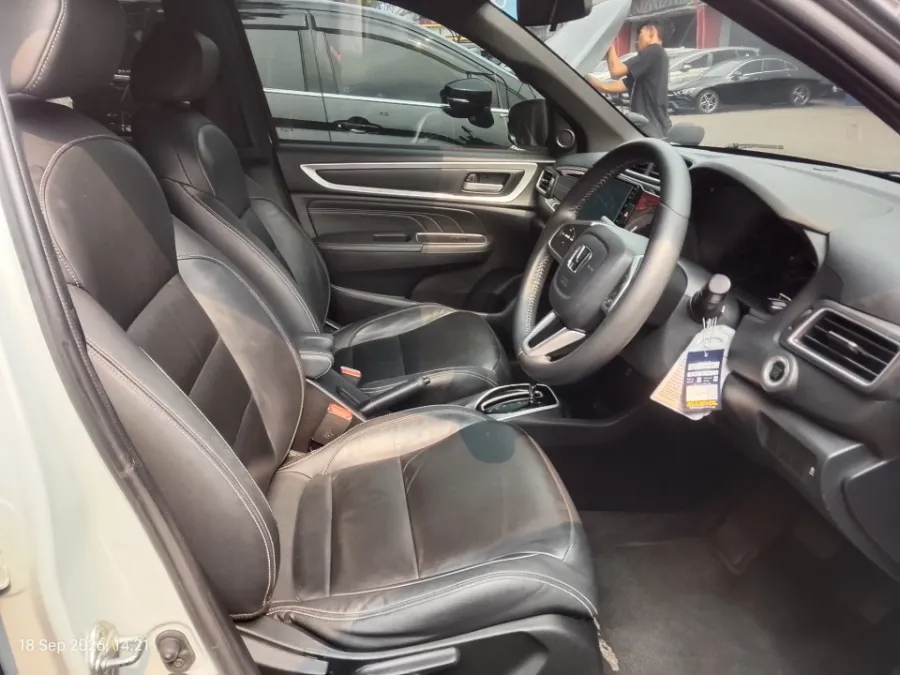 Foto Mobil Bekas Kabin Depan Honda BR-V 1.5 PRE tahun 2023
