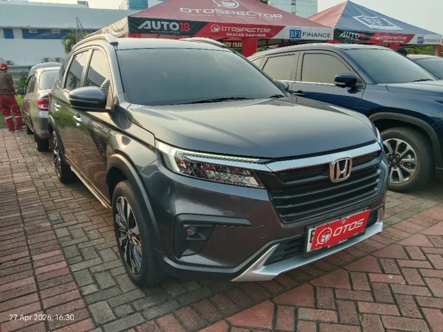 Foto Mobil Bekas Kanan Depan Honda BR-V 1.5 PRE tahun 2023