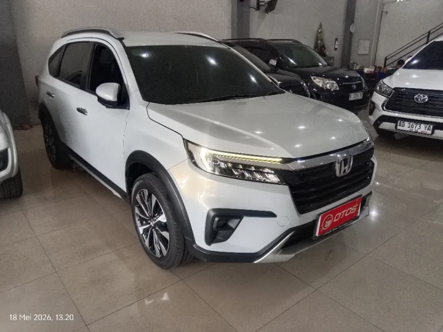 Foto Mobil Bekas Kanan Depan Honda BR-V 1.5 PRE tahun 2023