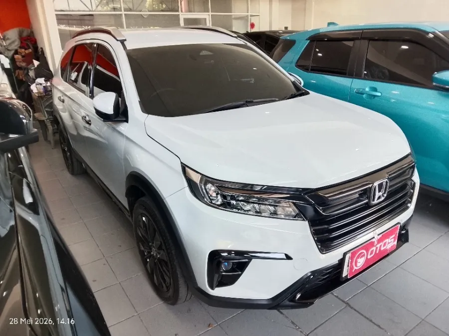 Foto Mobil Bekas Kanan Depan Honda BR-V 1.5 PRE tahun 2023