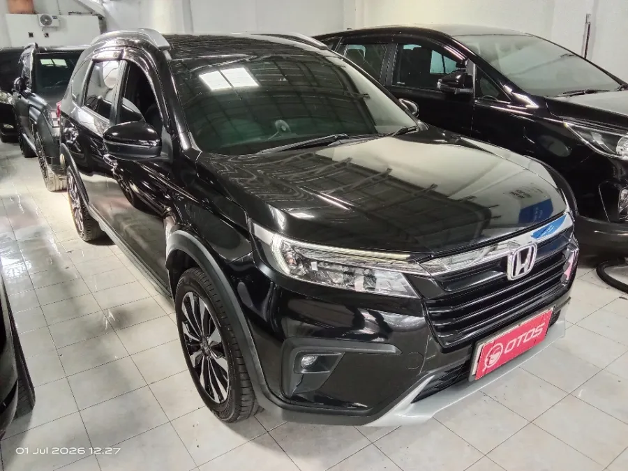Foto Mobil Bekas Kanan Depan Honda BR-V 1.5 PRE tahun 2023