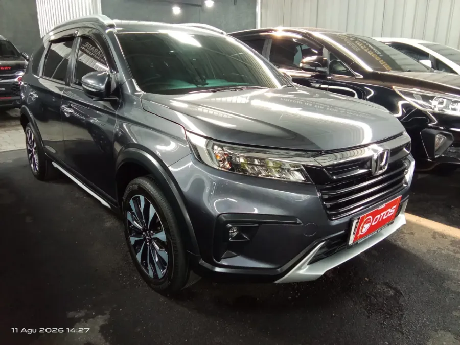 Foto Mobil Bekas Kanan Depan Honda BR-V 1.5 PRE tahun 2023