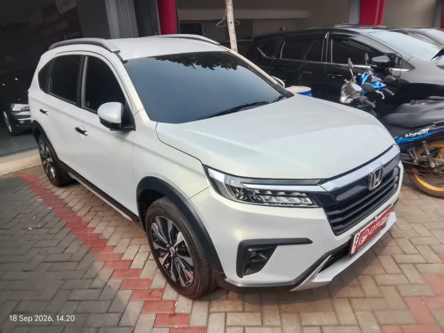 Foto Mobil Bekas Kanan Depan Honda BR-V 1.5 PRE tahun 2023