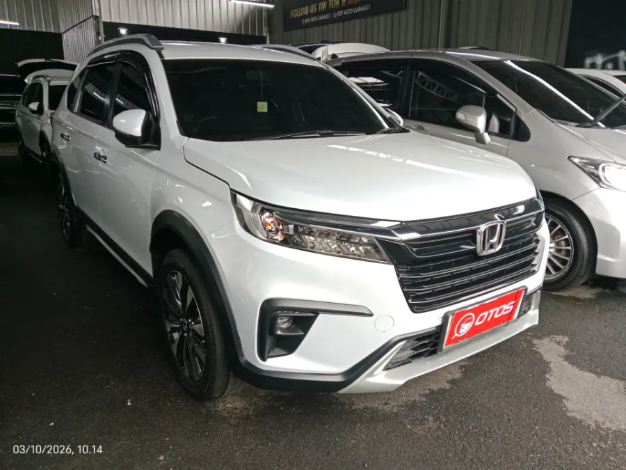 Foto Mobil Bekas Kanan Depan Honda BR-V 1.5 PRE tahun 2023