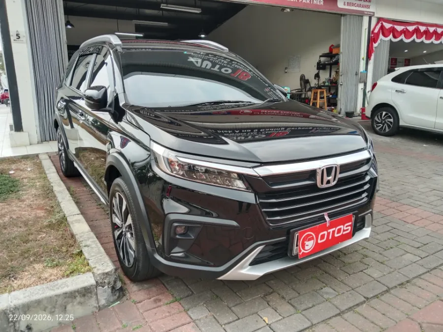 Foto Mobil Bekas Kanan Depan Honda BR-V 1.5 PRE-HS tahun 2022
