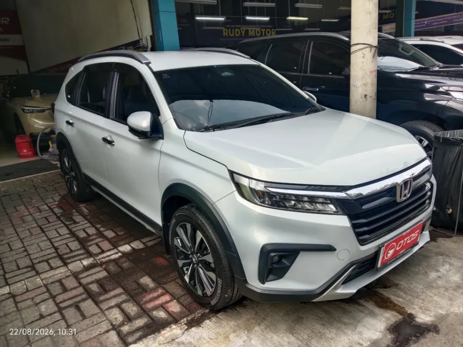Foto Mobil Bekas Kanan Depan Honda BR-V 1.5 PRE-HS tahun 2023