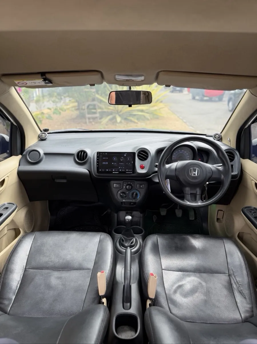 Foto Mobil Bekas Dashboard Honda Brio 1.2 E tahun 2016
