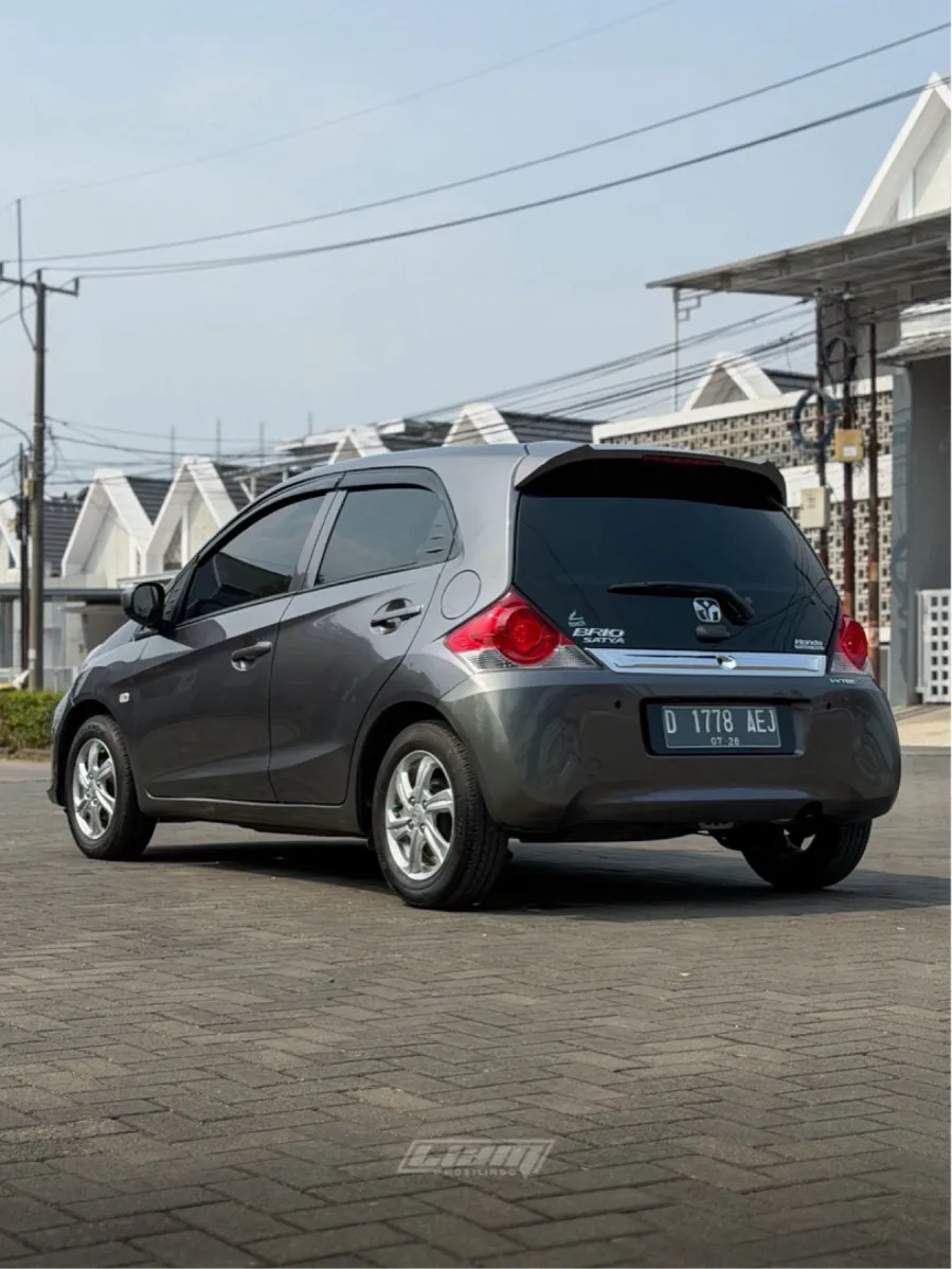 Foto Mobil Bekas Kiri Belakang Honda Brio 1.2 E tahun 2016