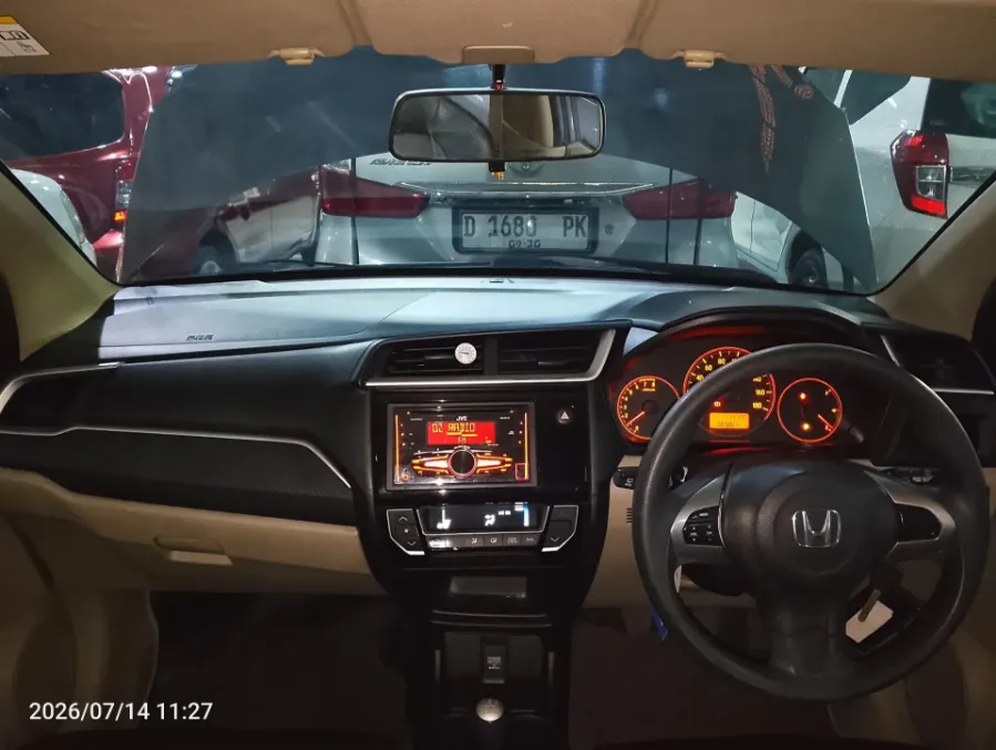 Foto Mobil Bekas Dashboard Honda Brio 1.2 E tahun 2017
