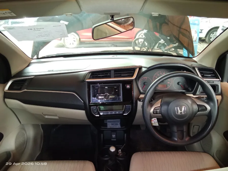 Foto Mobil Bekas Dashboard Honda Brio 1.2 E tahun 2018