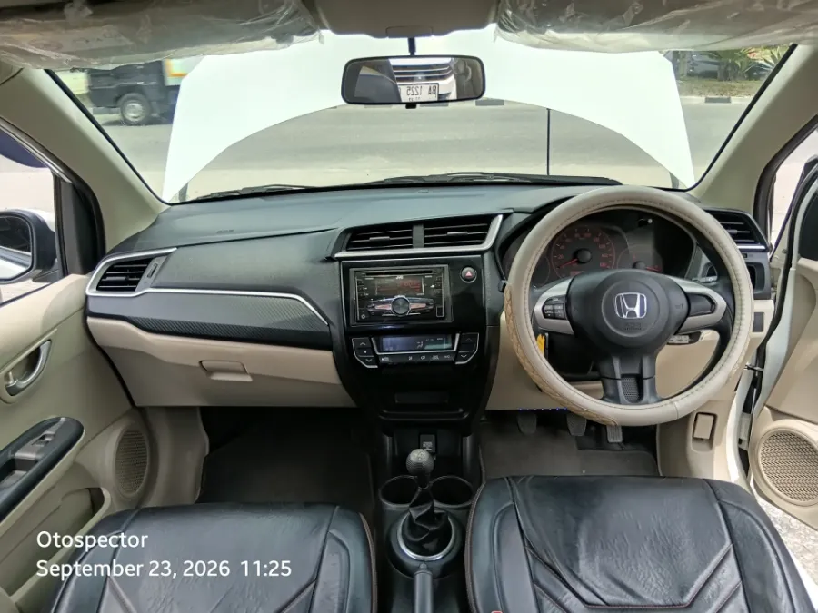 Foto Mobil Bekas Dashboard Honda Brio 1.2 E tahun 2018