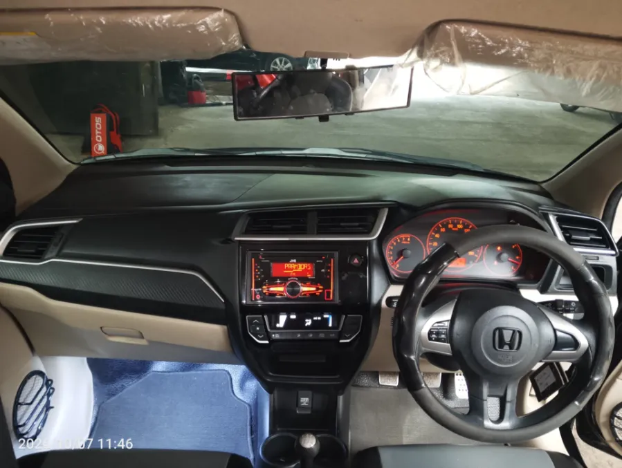 Foto Mobil Bekas Dashboard Honda Brio 1.2 E tahun 2018
