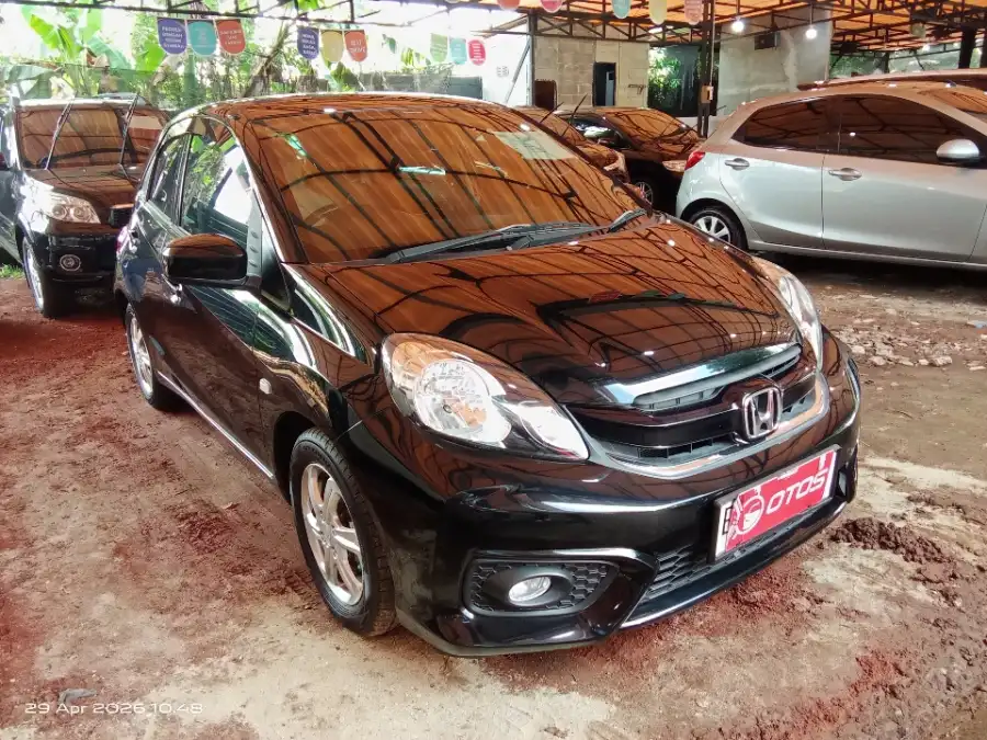 Foto Mobil Bekas Kanan Depan Honda Brio 1.2 E tahun 2018