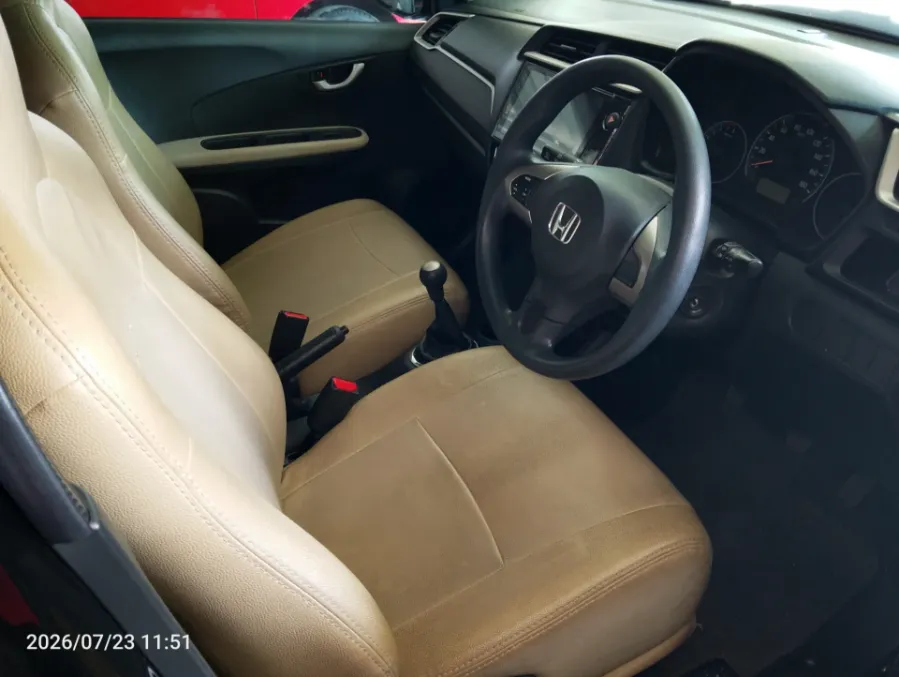 Foto Mobil Bekas Kabin Depan Honda Brio 1.2 E tahun 2019