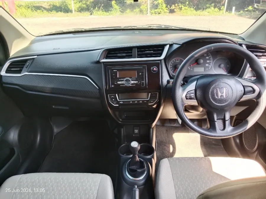 Foto Mobil Bekas Dashboard Honda Brio 1.2 E tahun 2022