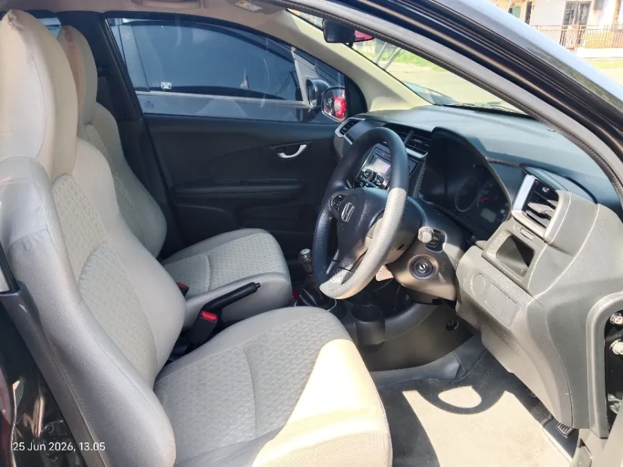 Foto Mobil Bekas Kabin Depan Honda Brio 1.2 E tahun 2022