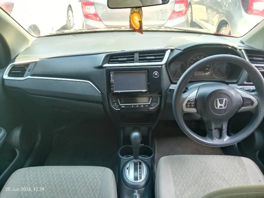 Foto Mobil Bekas Dashboard Honda Brio 1.2 E tahun 2023