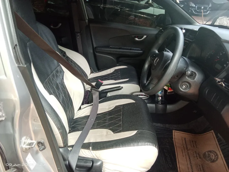 Foto Mobil Bekas Kabin Depan Honda Brio 1.2 RS tahun 2016