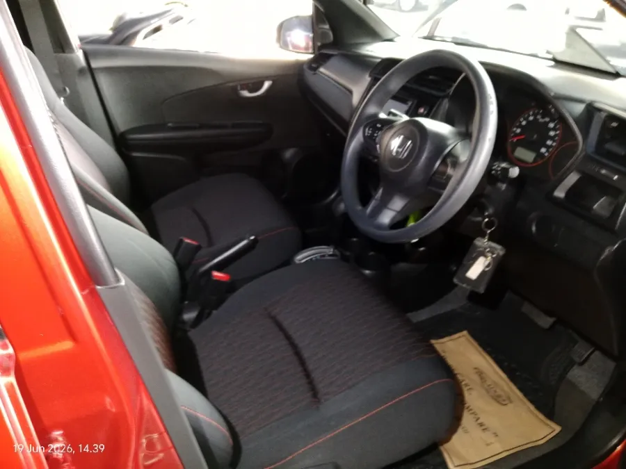 Foto Mobil Bekas Kabin Depan Honda Brio 1.2 RS tahun 2016