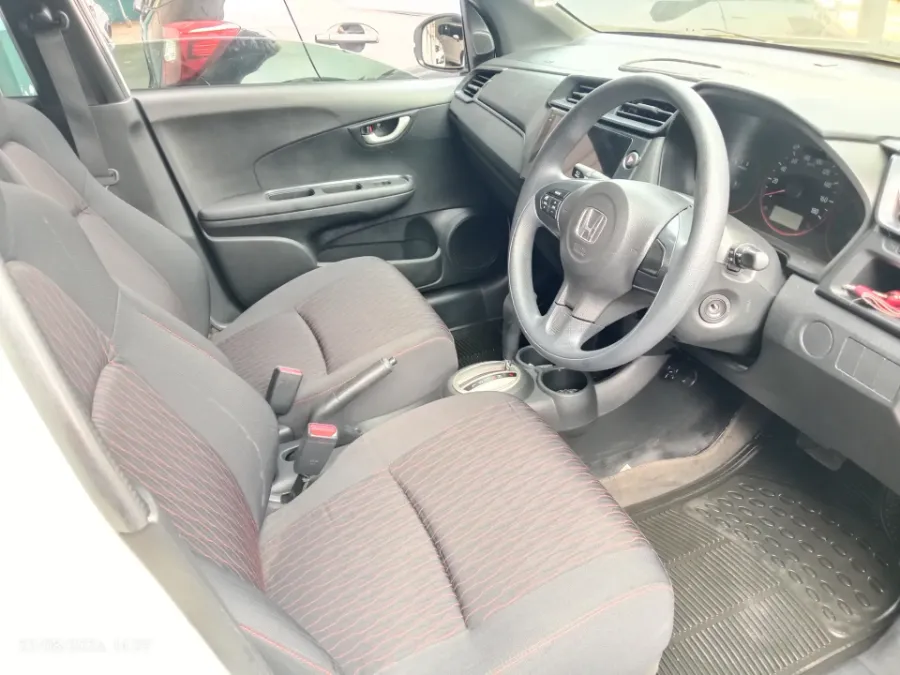 Foto Mobil Bekas Kabin Depan Honda Brio 1.2 RS tahun 2016