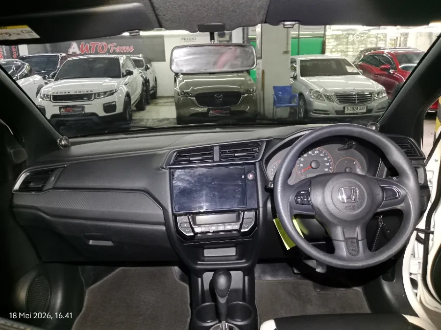 Foto Mobil Bekas Dashboard Honda Brio 1.2 RS tahun 2017