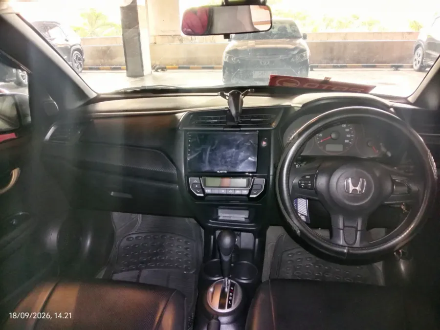 Foto Mobil Bekas Dashboard Honda Brio 1.2 RS tahun 2017