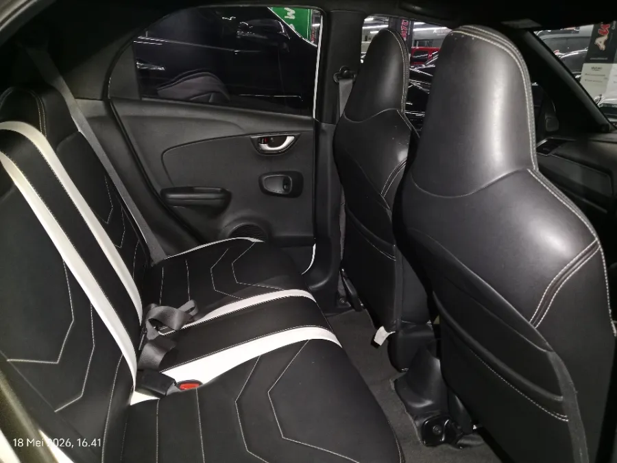 Foto Mobil Bekas Kabin Belakang Honda Brio 1.2 RS tahun 2017