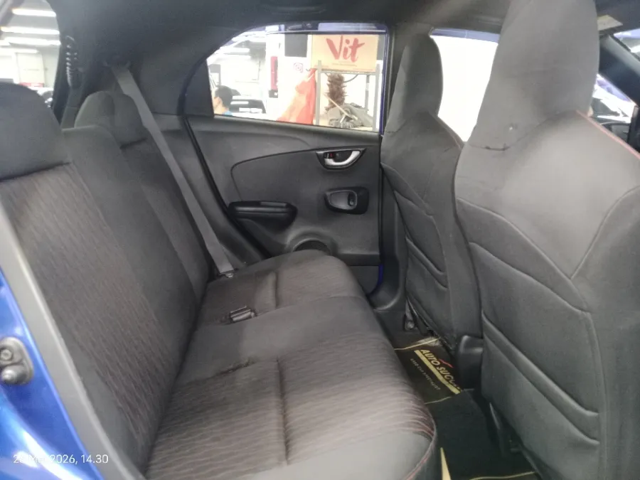 Foto Mobil Bekas Kabin Belakang Honda Brio 1.2 RS tahun 2017