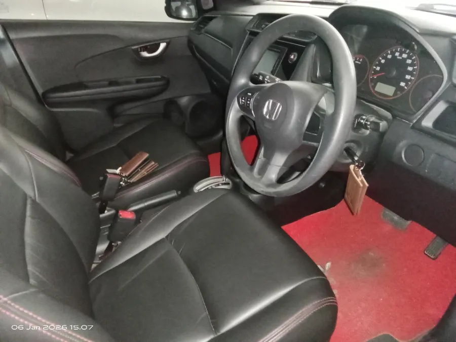 Foto Mobil Bekas Kabin Depan Honda Brio 1.2 RS tahun 2017