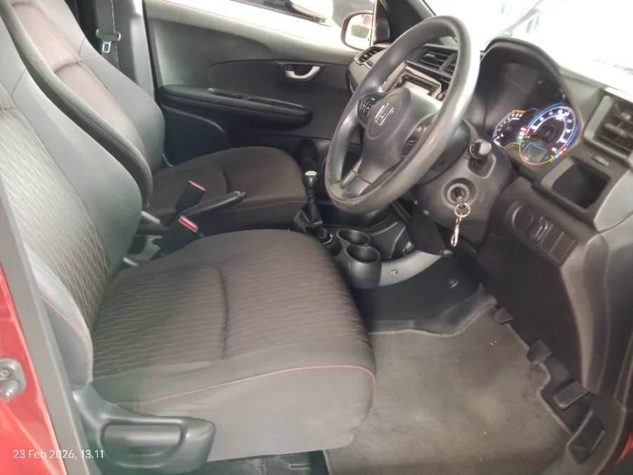 Foto Mobil Bekas Kabin Depan Honda Brio 1.2 RS tahun 2017