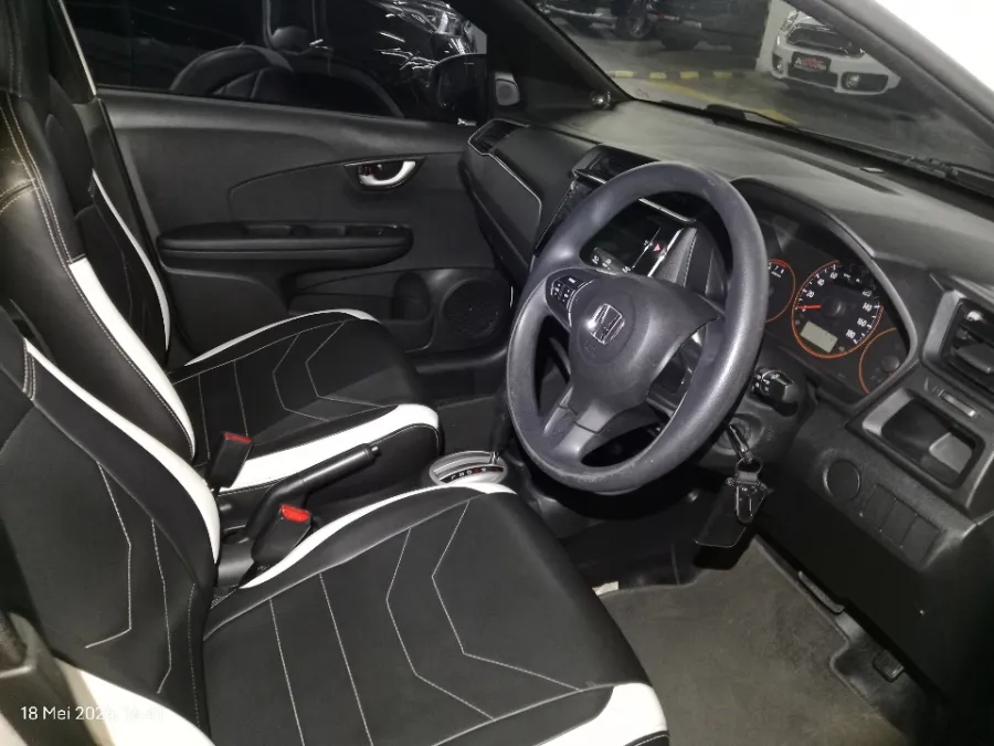 Foto Mobil Bekas Kabin Depan Honda Brio 1.2 RS tahun 2017