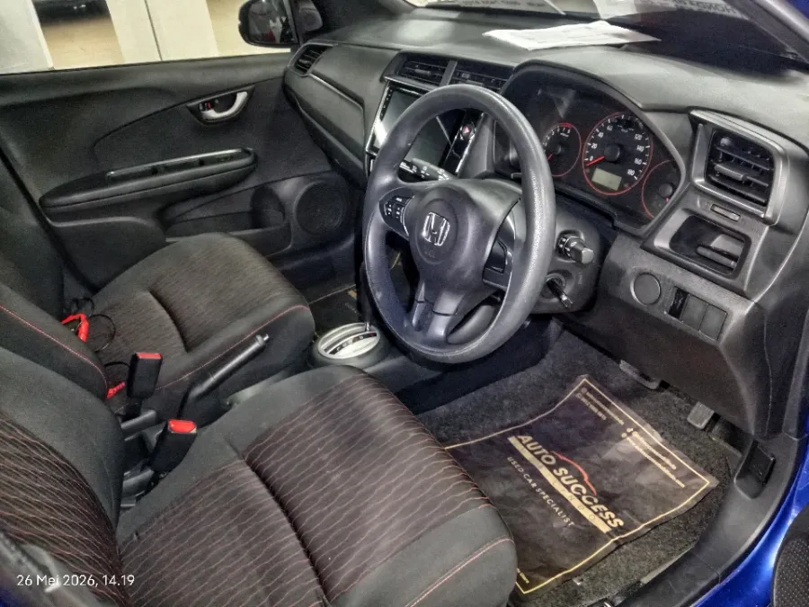 Foto Mobil Bekas Kabin Depan Honda Brio 1.2 RS tahun 2017