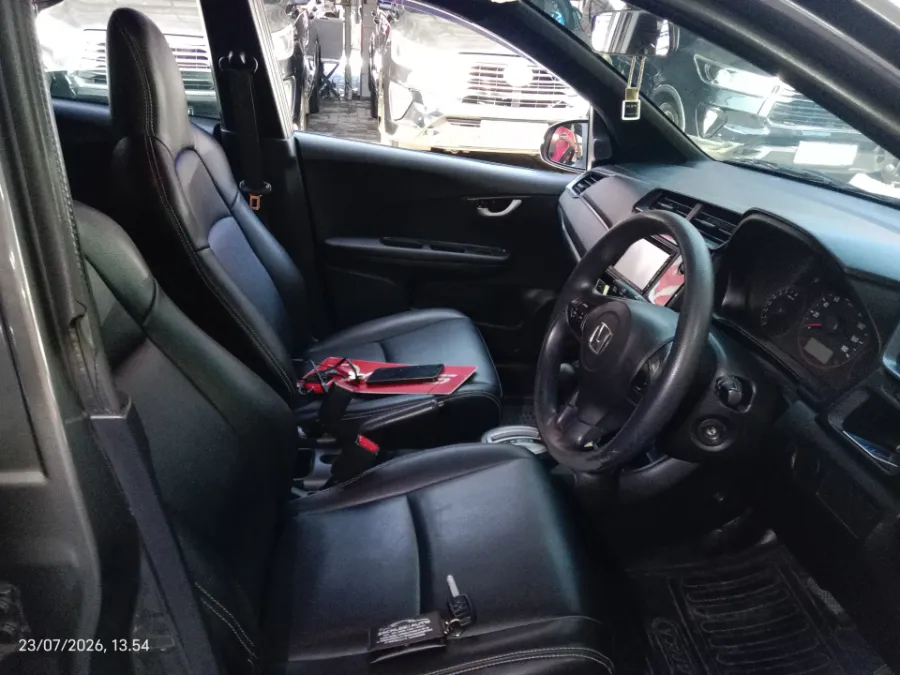 Foto Mobil Bekas Kabin Depan Honda Brio 1.2 RS tahun 2017