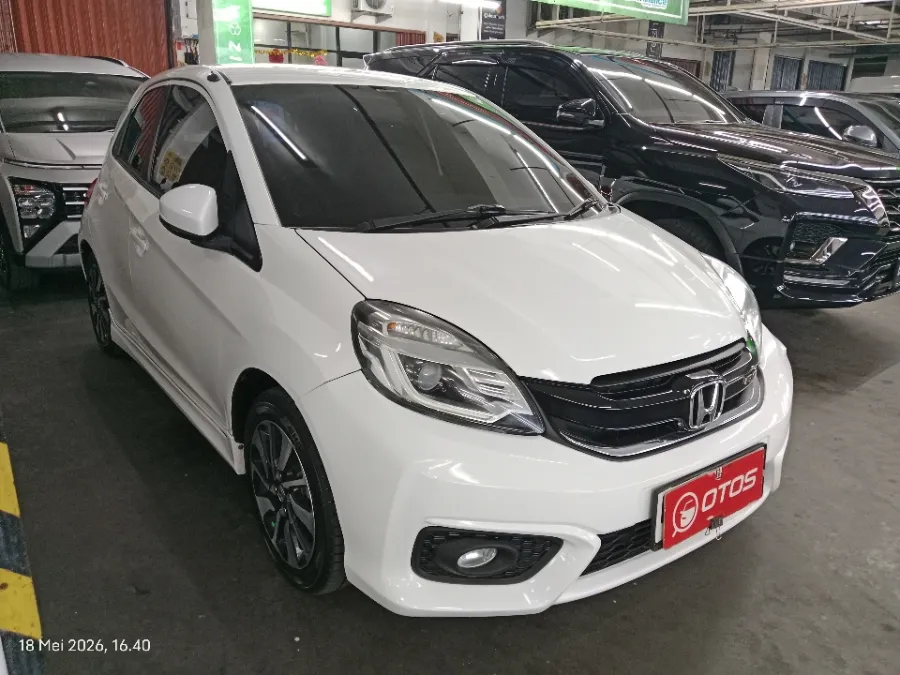 Foto Mobil Bekas Kanan Depan Honda Brio 1.2 RS tahun 2017